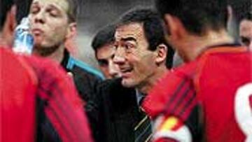 <b>ESPAÑA, POSIBLE SEDE.</B> Lozano sueña con jugar en casa el Mundial.