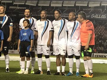 El Estadio Corregidora reunió a grandes ex Estrellas de América y de Europa, por ello te presentamos las mejores imágenes que dejó este duelo.