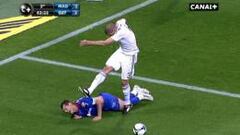 Pepe patea a Casquero durante un partido de Liga entre Real Madrid y el Getafe.