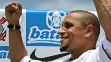 Roberto Carlos, tras fichar por el Corinthians: "Vine a ganar la Libertadores"