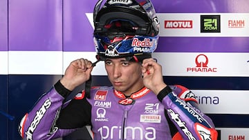 Toprak Razgatlioglu en el box del Pramac de MotoGP.