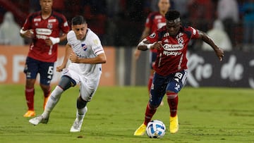 Con goles de Andrés Ibargüen y Déinner Quiñones, Medellín venció 2-1 a Nacional de Montevideo en el Atanasio Girardot. El Poderoso sigue en la pelea por clasificar a octavos.