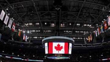 <b>HASTA LA BANDERA. </b>El GM Place de los Vancouver Canucks registró un lleno absoluto en el partido de la fase previa entre Canadá y EE UU.