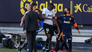 04/04/21 PARTIDO PRIMERA DIVISION 
 CADIZ - VALENCIA 
 BRONCA TANGANA CALA Y DIAKHABY 
 ABANDONO DEL CAMPO DEL VALENCIA POR PRESUNTOS INSULTOS RACISTAS DESDE EL MINUTO 29