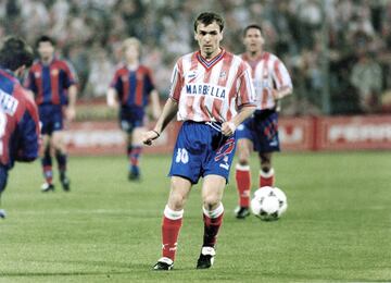 Nadie sabía nada de él cuando llegó al club madrileño en el verano de 1995. Cuando se marchó tres años más tarde había conquistado el corazón de los seguidores del Atlético. Fue uno de los héroes del doblete, el equipo que entrenó Antic y que hizo historia al ganar Liga y Copa en la campaña 1995-96. Tenía una clase espectacular y fue un maestro a la hora de lanzar a balón parado. Marcó el gol, de cabeza, en la final de Copa ante el Barcelona, en Zaragoza, lo que hizo que Jesús Gil le hiciera un busto. En esas tres temporadas, desde 1995 a 1998, jugó 139 encuentros y marcó 36 goles. En el equipo de los Simeone, Penev, Vizcaíno y Caminero, él ponía la calidad.