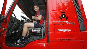 Pandiani y su camión cuando era jugador de Osasuna.