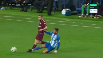 Samu García se ganó la roja por una brutal entrada a Jordi Alba
