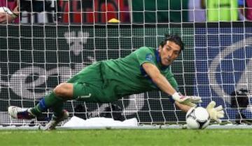 Todav¨ªa en activo, el portero de la Juventus es, sin duda, uno de los mejores porteros que ha habido en la historia del f¨²tbol.