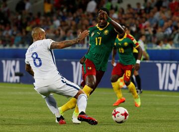 Soccer Football - Cameroon v Chile - FIFA Confederations Cup Russia 2017 - Group B - Spartak Stadium, Moscow, Russia - June 18, 2017   Cameroon’s Arnaud Sutchuin Djum in action with Chile’s Arturo Vidal   REUTERS/Grigory Dukor