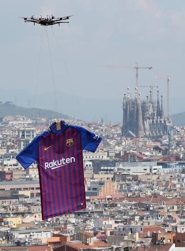 El Barça presenta la equipación para la temporada 2018/19