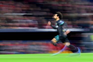 Coronavirus to hit Premier League transfer spending