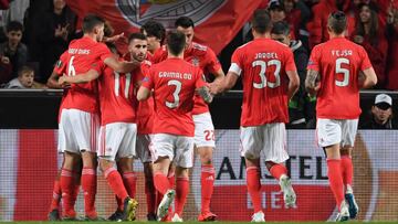 11 April 2019, Portugal, Lissabon: Soccer: Europa League, knockout round, quarter finals, first legs Benfica Lisbon - Eintracht Frankfurt at Estadio da Luz. The players of Benfica cheer for the goal to 1:0.   *** Local Caption *** .