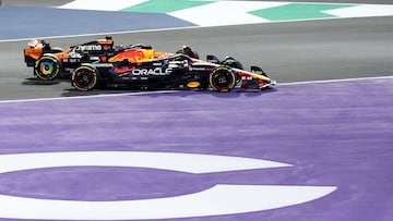 JEDDAH (Saudi Arabia), 20/04/2025.- Red Bull Racing driver Max Verstappen of Netherlands (front) action after the start of the Formula 1 Saudi Arabian Grand Prix at the Jeddah Corniche Circuit in Jeddah, Saudi Arabia, 20 April 2025. (Fórmula Uno, Países Bajos; Holanda, Arabia Saudita) EFE/EPA/ALI HAIDER