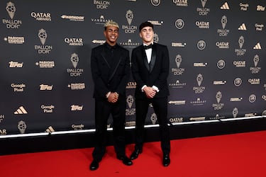 El delantero español del Barcelona Lamine Yamal y el defensa en el F. C. Barcelona Pau Curbasí.