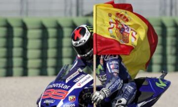 Jorge Lorenzo celebra la victoria de la carrera y el mundial de Moto GP.