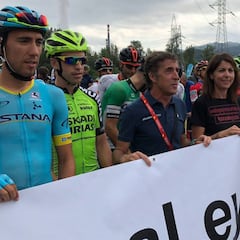 Los ciclistas de la Vuelta, con Anna González #PorUnaLeyJusta