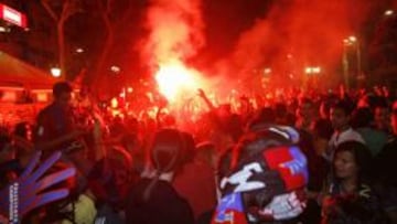 Aficionados del Barça celebran el título de Liga