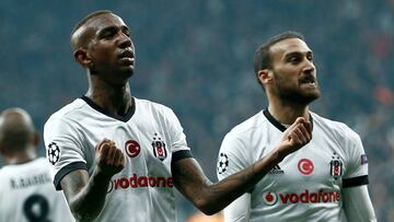 Anderson Talisca y Cenk Tosun celebran el gol de empate ante el Oporto.