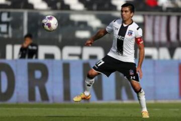 Fierro con la jineta de capitán en el Colo Colo 2015.