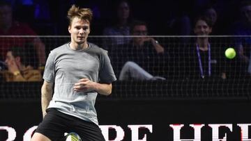 Kazakhstans Alexander Bublik returns a ball to Italys Lorenzo Sonego during  the ATP Moselle Open final tennis match in Metz, northeastern France on September 25, 2022. (Photo by Jean-Christophe Verhaegen / AFP) (Photo by JEAN-CHRISTOPHE VERHAEGEN/AFP via Getty Images)