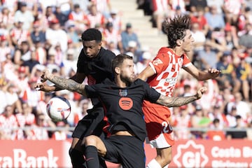 Con el 0-2 en el marcador y cuando Abel Ruiz ya se disponía a lanzar el penalti que podía suponer el 1-2, justo antes del descanso, el VAR llamó al colegiado Muñiz Ruiz para finalmente anular la pena máxima. El balón impacta claramente en el brazo desplegado de Iñigo Martínez, pero el balón viene rebotado de su compañero Balde.