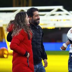 ¡Emotivo! Así reveló Raúl Jiménez y Daniela Basso el sexo de su hijo