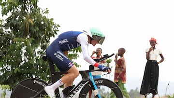 French rider Paul Seixas competes in the men's Elite Individual Time Trial cycling event during the UCI 2025 Road World Championships, in Kigali, on September 21, 2025. (Photo by Anne-Christine POUJOULAT / AFP)