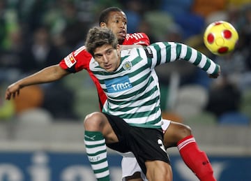 Se formó en la cantera del Sporting Lisboa, su debut profesional fue durante la temporada 07/08.