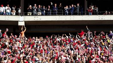 La aparici&oacute;n en el partido entre Alabama y LSU result&oacute; la tercera de Donald Trump en eventos deportivos en las &uacute;ltimas dos semanas al hacerlo en Serie Mundial y UFC 244.