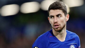 Jorginho jugando la Europa League con el Chelsea.
