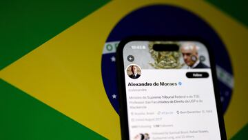 The X account of Brazil's Supreme Court Justice Alexandre de Moraes is seen on a mobile screen in this illustration taken August 30, 2024. REUTERS/Jorge Silva