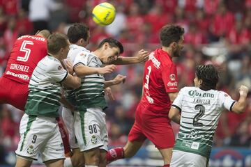 Foto de acción del partido Toluca vs Santos correspondiente a la Final de vuelta del torneo Clausura 2018 de la Liga BBVA Bancomer en el estadio Nemesio Díez.