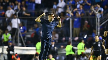 Martin Anselmi head coach of Cruz Azul celebrate the pass to the grand final during the Semifinals second leg match between Cruz Azul and Monterrey as part of the Torneo Clausura 2024 Liga BBVA MX at Ciudad de los Deportes Stadium on May 19, 2024 in Mexico City, Mexico.