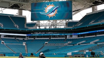 Adam Gase ha dejado Miami y eso podría poner en peligro el puesto de Tannehill, quien tiene como suplente a Brock Osweiler. La llegada de Foles a los Dolphins crearía una gran competencia por la titularidad.