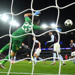 Dibu Martínez le cierra la puerta al Bayern Múnich