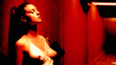 Monica Bellucci cree que es más que un cuerpo y una cara bonita: “Todo el mundo piensa que soy estúpida”