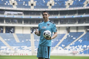 Dejó a las Águilas del América para vestir la camiseta del Monterrey, donde peleará la titularidad con el ecuatoriano Alexander Domínguez. El momento de este joven arquero para despuntar es ahora. 