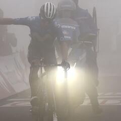 Superman López gana la etapa 18 y se consolida en podio de La Vuelta