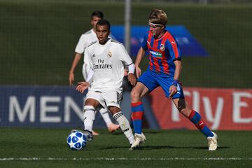 Moha, con el juvenil A del Real Madrid en un partido de la Youth League frente al Viktoria Plzen en octubre de 2018.