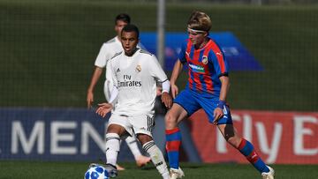 Moha, con el juvenil A del Real Madrid en un partido de la Youth League frente al Viktoria Plzen en octubre de 2018.