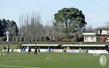 Milanello es una de las sedes deportivas más modernas del mundo. Está catalogada entre las mejores junto a Valdedevas (Real Madrid) y la Ciutat Esportiva Joan Gamper (Barcelona).