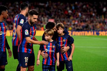 Los hijos de Piqué posaron con el equipo antes del partido.