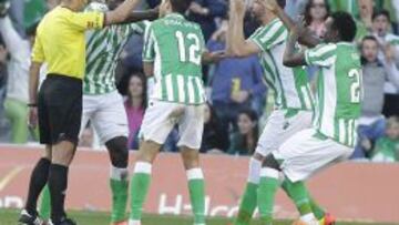 El Betis publica un vídeo con los errores de Gil Manzano