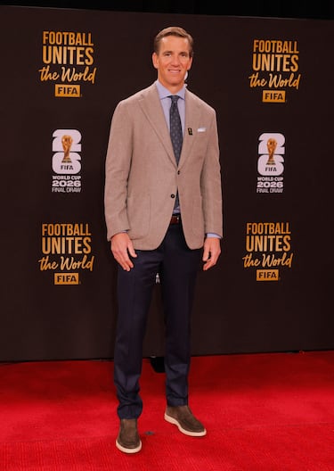 Eli Manning, anfitrión de la gala, a su paso por la alfombra roja.