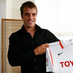 Van der Vaart confiesa su mayor error: “Sostenía una camiseta del Valencia, qué gran estupidez”