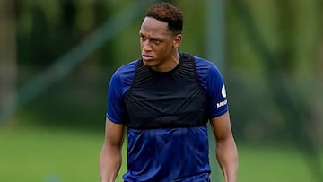 El Everton de Yerry Mina entrena en arena para prevenir lesiones