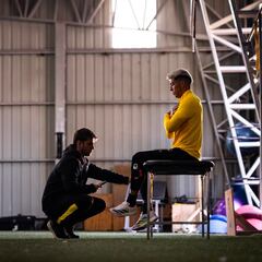 “Colo Colo es como estar en la selección chilena, ya está acostumbrado a la presión... Lo veo muy suelto”