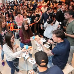 Santi Mina y Zaza desatan la 'valenciamanía'