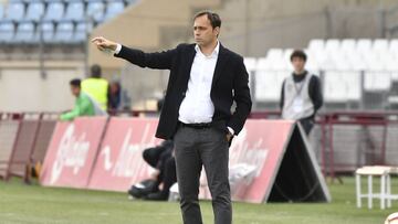 Fran Fern&aacute;ndez, entrenador del Almer&iacute;a.