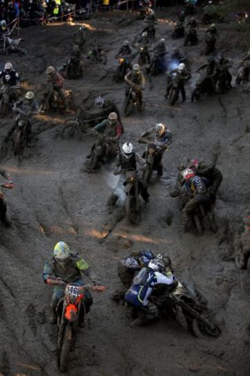 Un momento de la carrera de enduro Gotland Grand National 2016 disputado en Gotland, Suecia.  